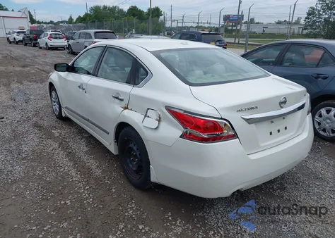 2015 Nissan Altima 2.5 S из США, поврежденный, VIN 1N4AL3AP7FC141945